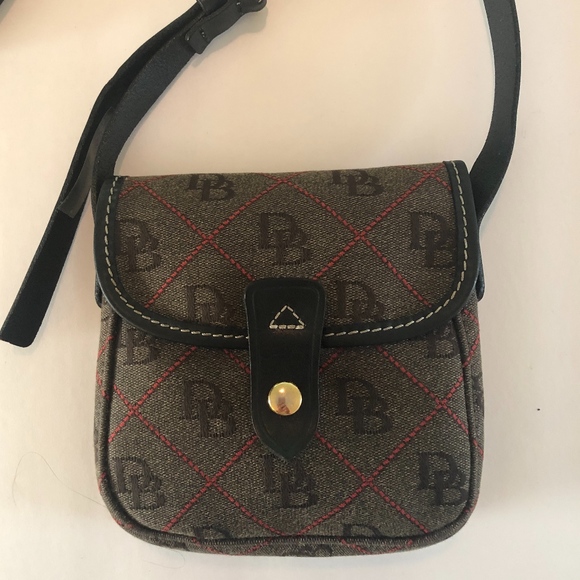 Dooney & Bourke Handbags - Dooney & Bourke Crossbody Purse